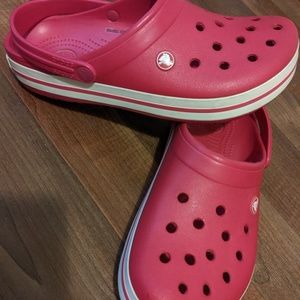 Pink Crocs size 11 in women and size 9 in men